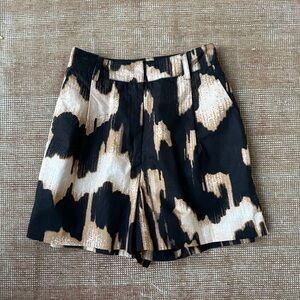 Black & Gold Abstract Print Tailored Women's Shorts size 4